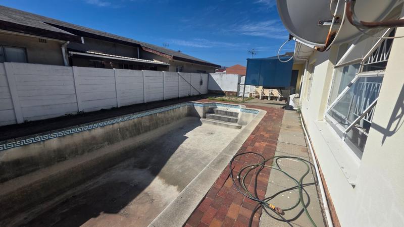 4 Bedroom Property for Sale in Goodwood Park Western Cape